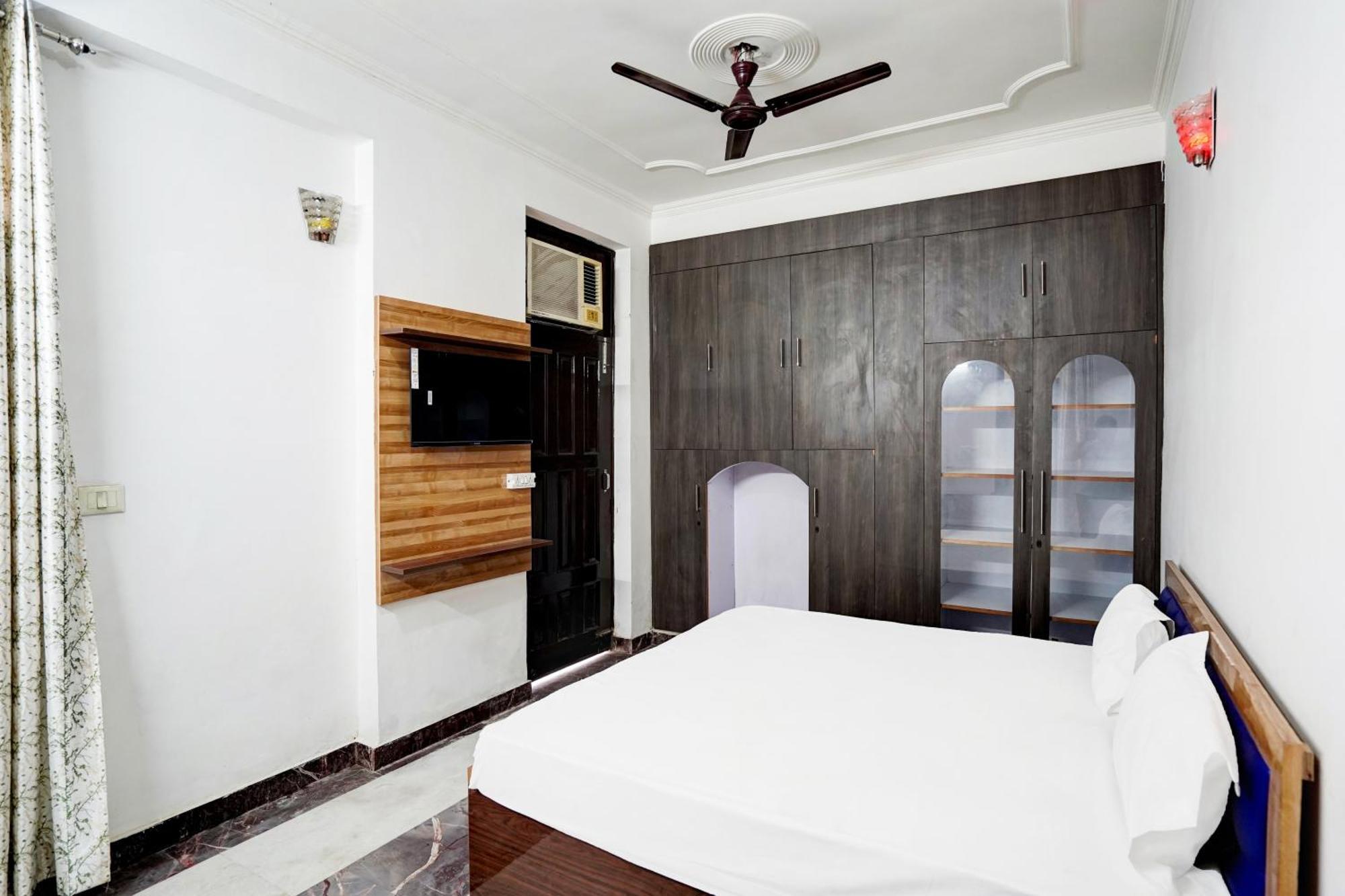 Hotel O Radisson Red Hotel & Restaurant Газиабад Экстерьер фото